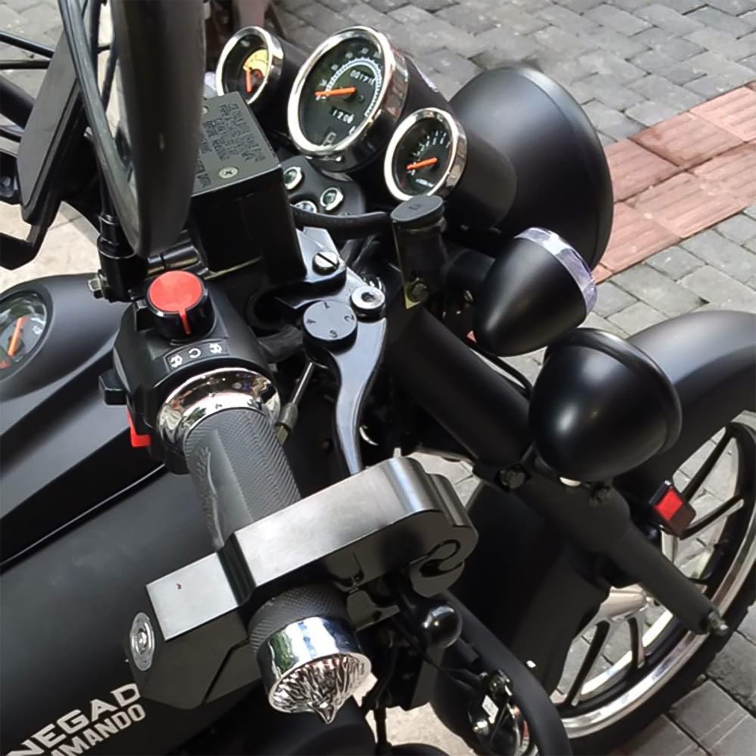 Motorcycle Grip Lock Universal Motorcycle Handlebar Throttle Grip Security Lock thumbnail 6